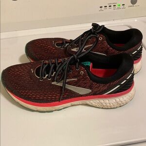 Brooks Black and Pink Athletic Shoes with Cushioned Midsole